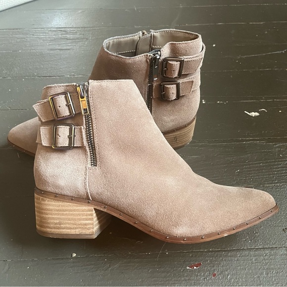 Bleecker & Bond Georgia tan suede ankle boots size 9.5 - Picture 2 of 11
